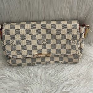 Cute brand new checkered purse !